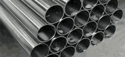 Inconel 601 contre Inconel 718